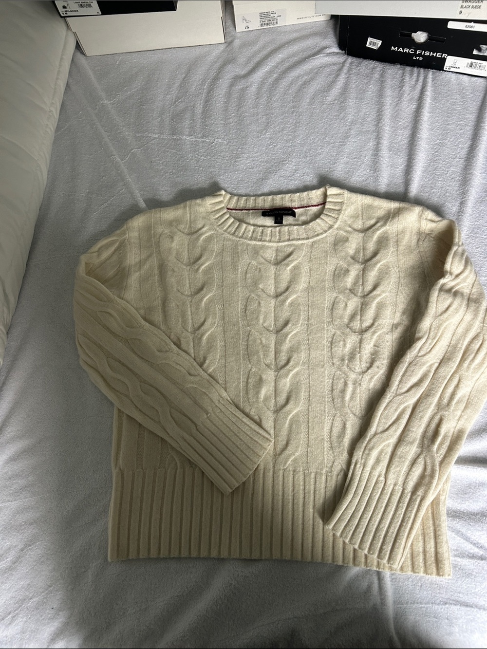 Women’s Banana Republic Cream Cable Knit Sweater - Classic Crew Neck